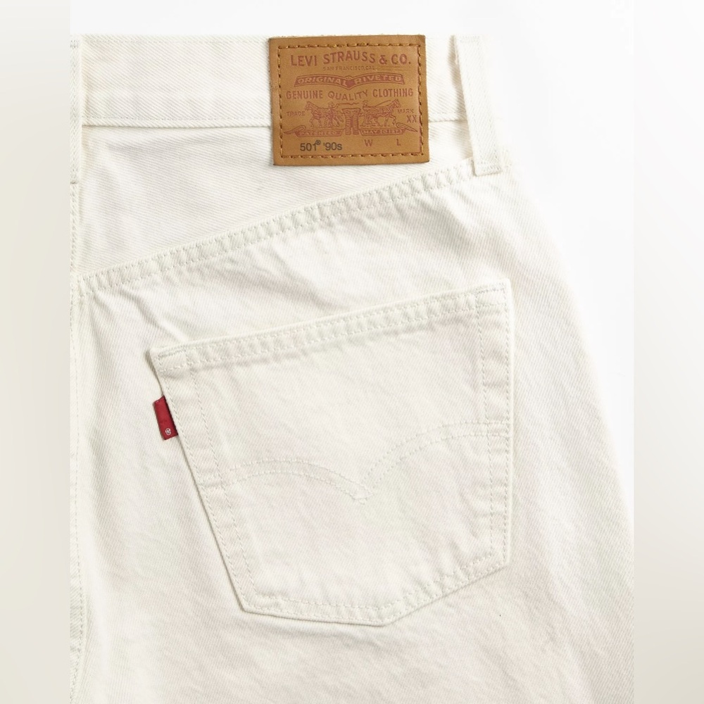 Levi's Women's Straight Leg White Jeans - Picture 9 of 10